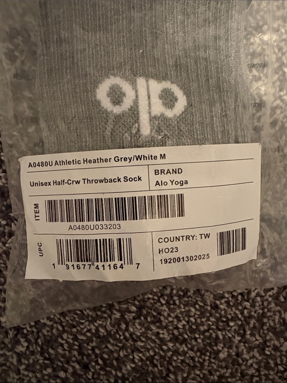 ALO Yoga Unisex Half Crew Socks - Picture 2 of 6